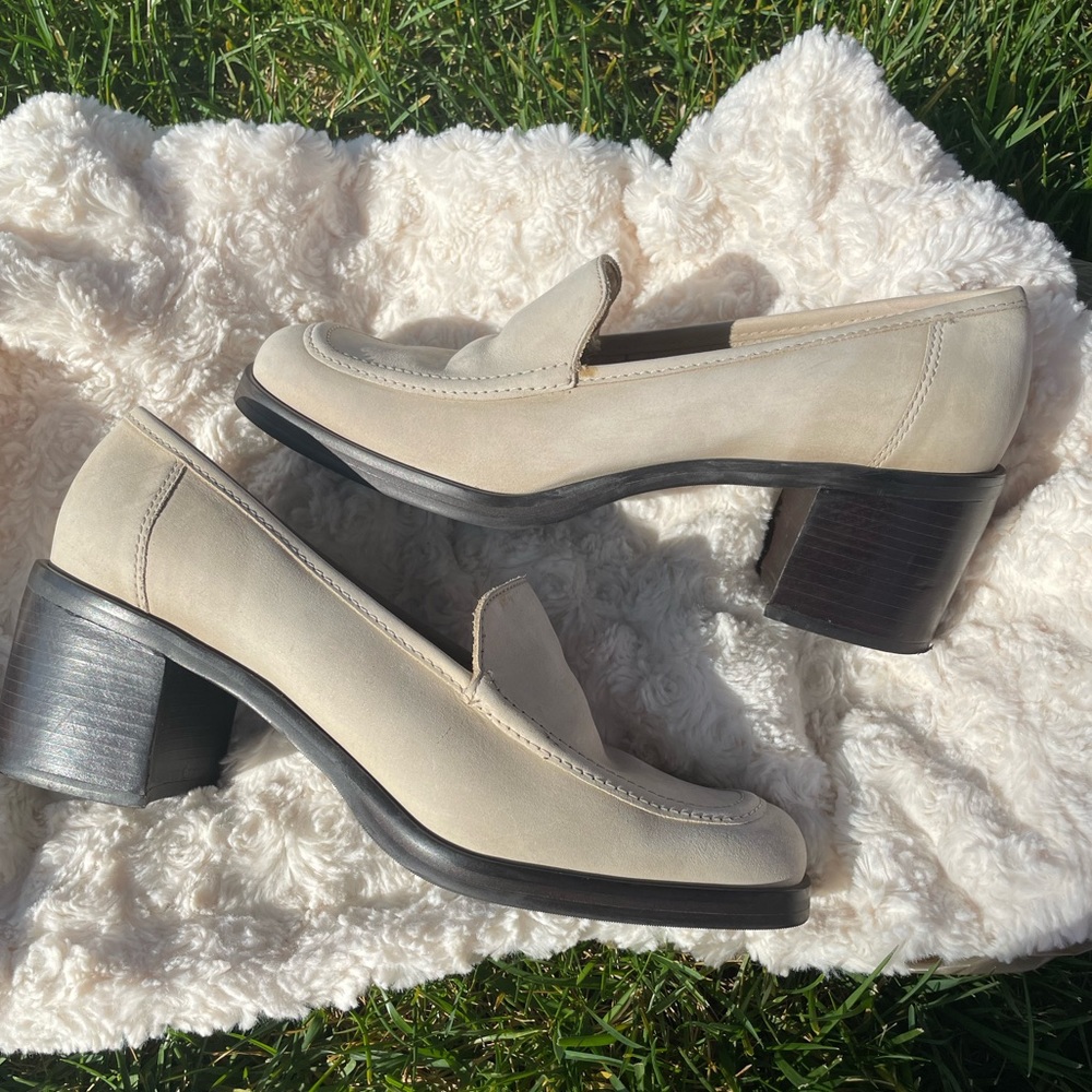 Vintage cream color suede heeled loafers from NINE WEST size 8A (narrow width)